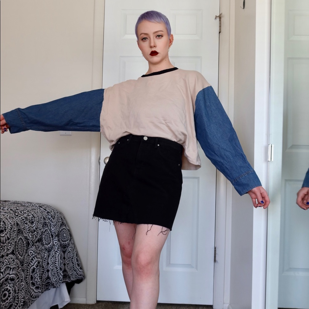 Short black denim skirt